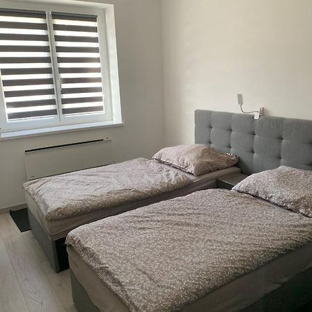 Tata Vendeghaz Apartment Екстериор снимка